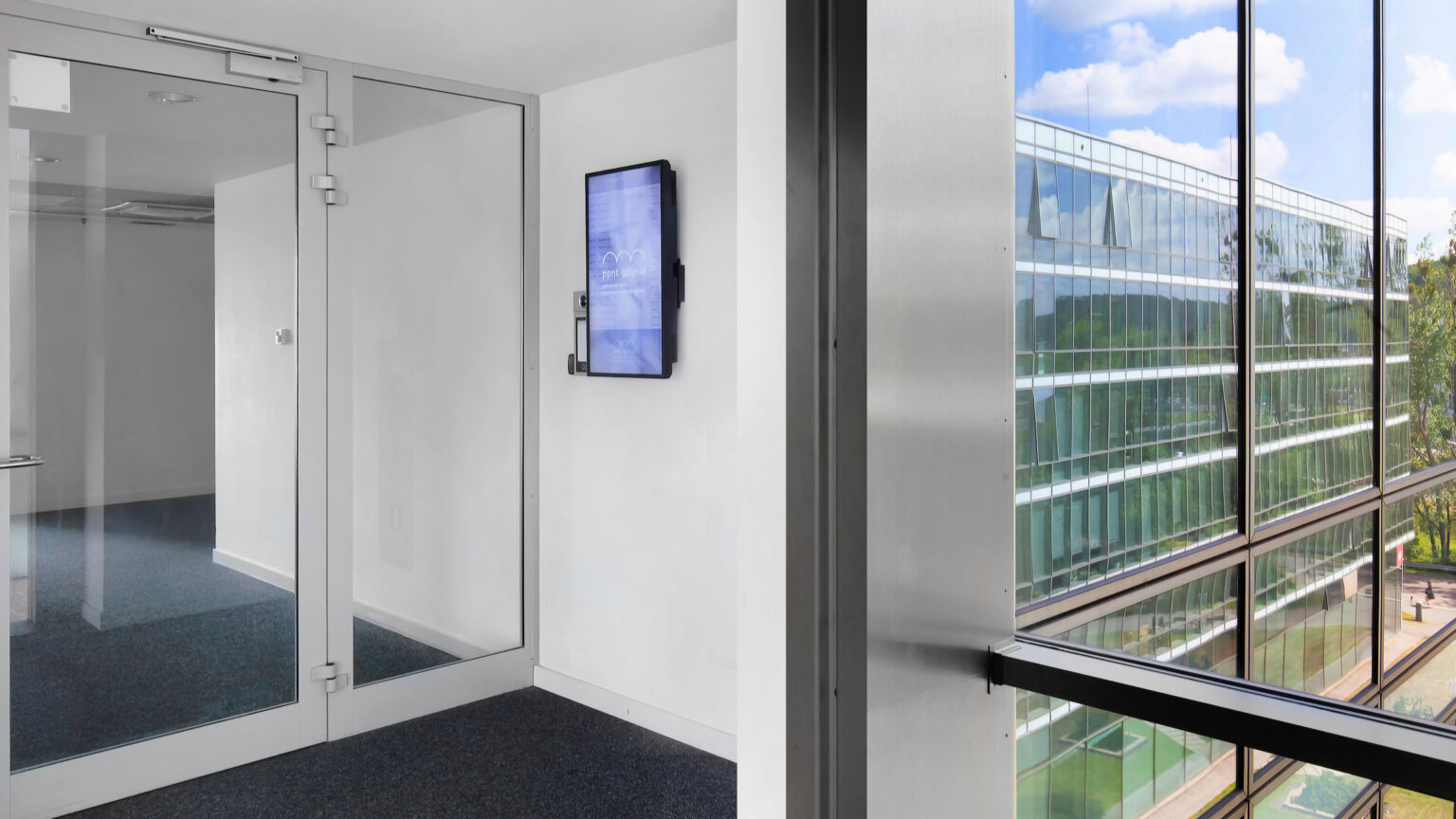 Digital Signage display at the entrance to an office area of Pomorski Park Naukowo-Technologiczny