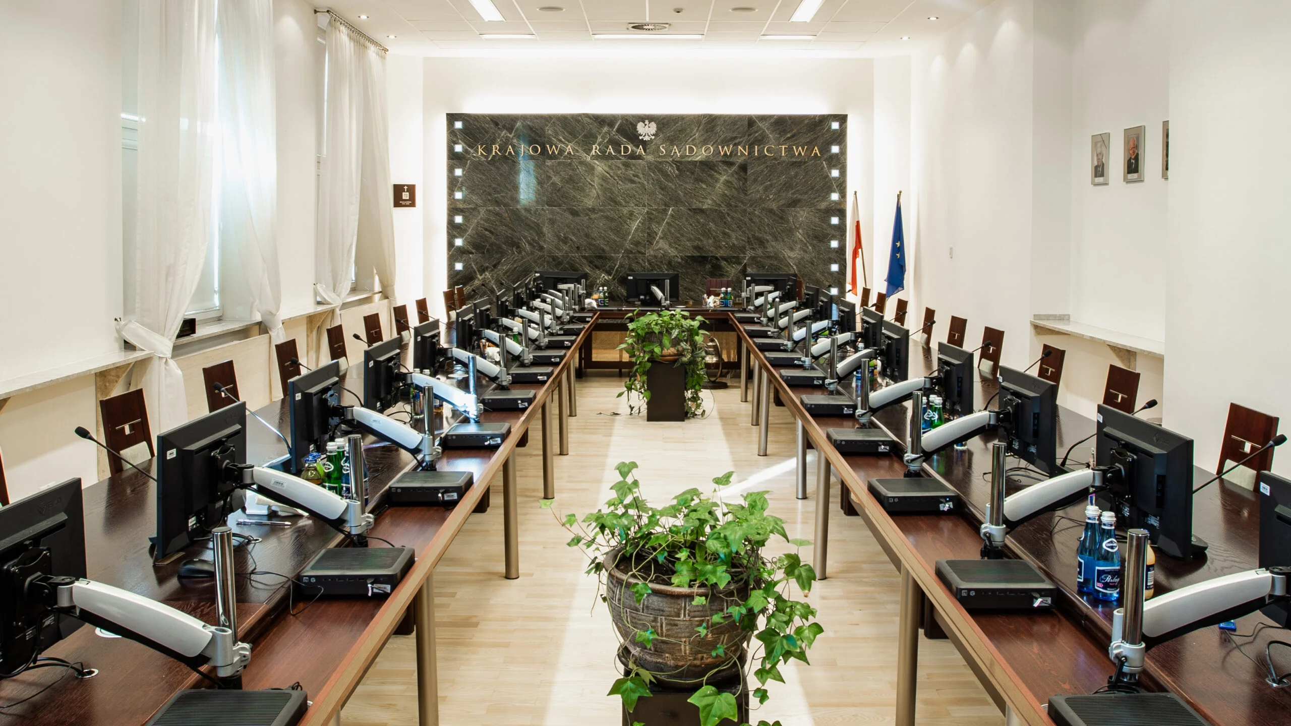 Debating chamber with a discussion system and displays at each seat – PROAV project for the National Council of the Judiciary